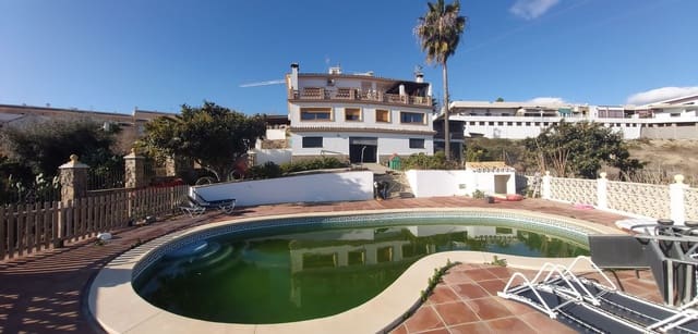 9 soveværelse Villa til salg i Cancelada, Estepona med swimmingpool - € 1.500.000 (Ref: 9540479)