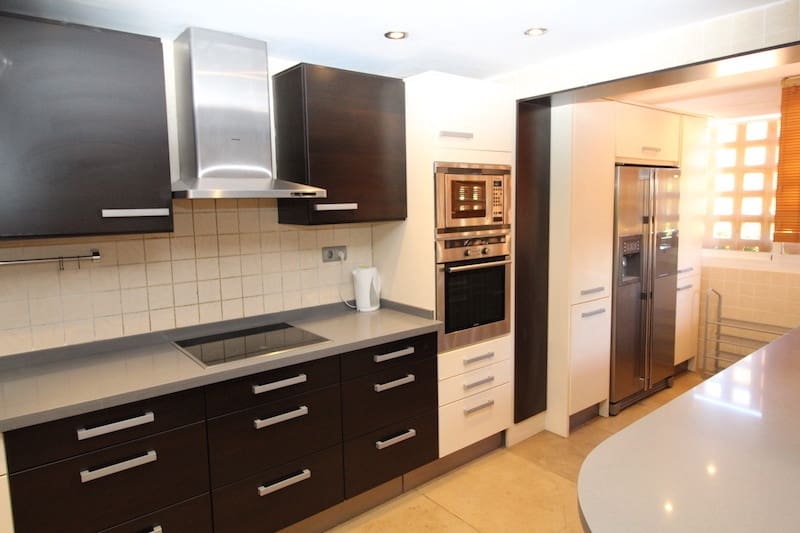 4 soverom Kjedet enebolig til salgs i Golden Mile med svømmebasseng - € 1 500 000 (Ref: 9540480)