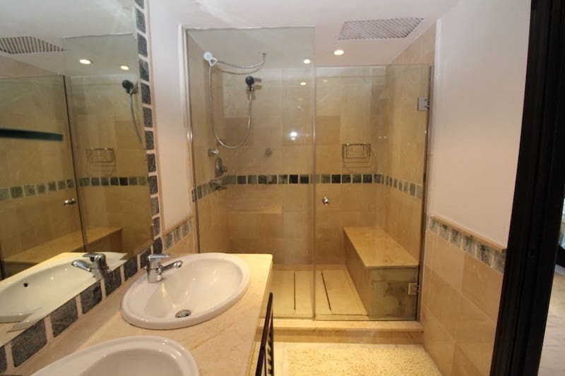 4 soverom Kjedet enebolig til salgs i Golden Mile med svømmebasseng - € 1 500 000 (Ref: 9540480)