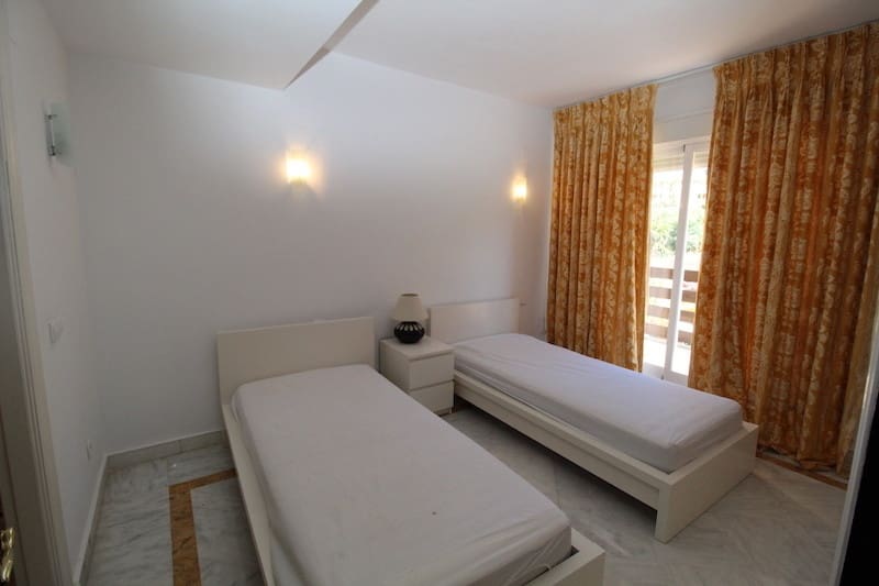 4 soverom Kjedet enebolig til salgs i Golden Mile med svømmebasseng - € 1 500 000 (Ref: 9540480)