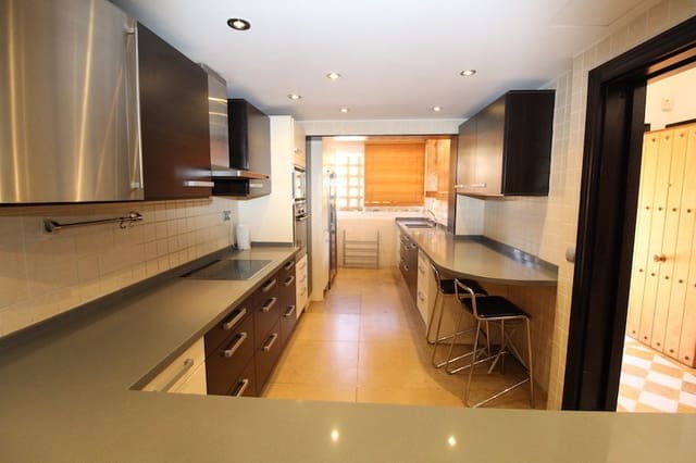 4 soverom Kjedet enebolig til salgs i Golden Mile, Marbella med svømmebasseng - € 1 500 000 (Ref: 9540480)