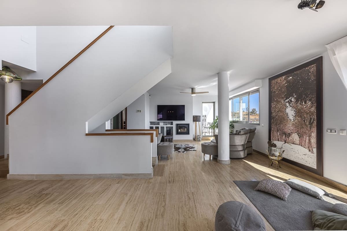 5 bedroom Penthouse for sale in La Cala de Mijas with pool - € 739,000 (Ref: 9540484)