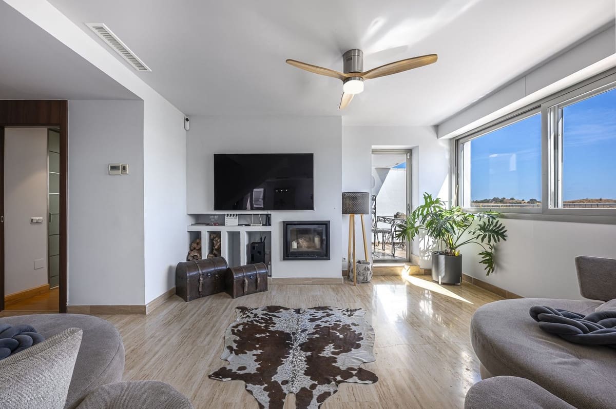 5 bedroom Penthouse for sale in La Cala de Mijas with pool - € 739,000 (Ref: 9540484)