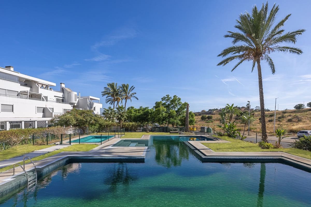 5 bedroom Penthouse for sale in La Cala de Mijas with pool - € 739,000 (Ref: 9540484)