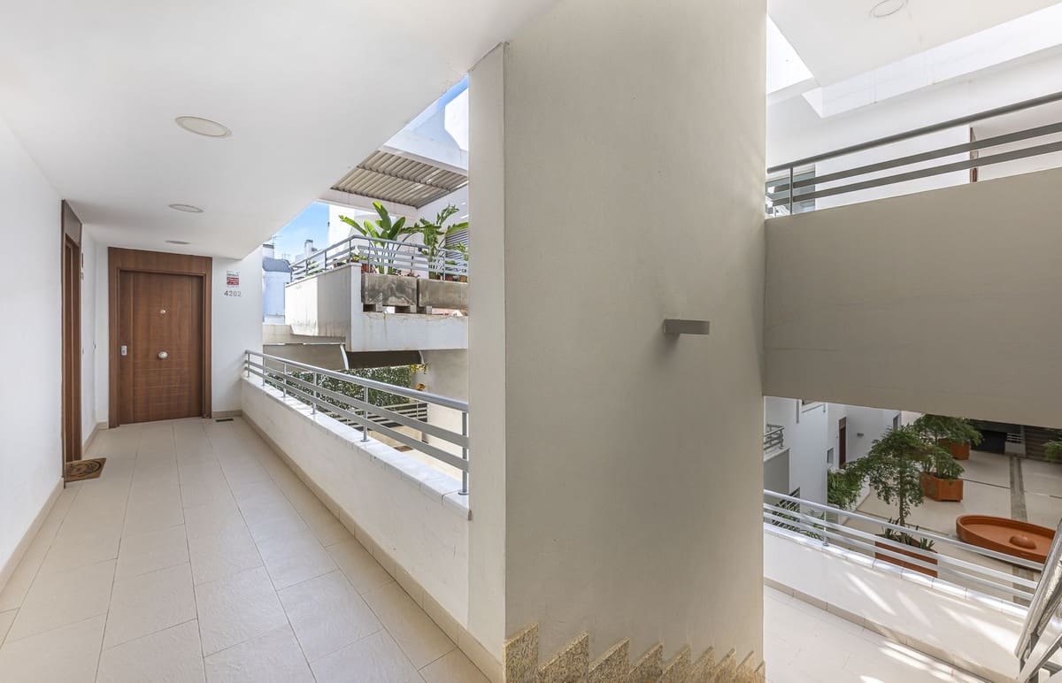 5 bedroom Penthouse for sale in La Cala de Mijas with pool - € 739,000 (Ref: 9540484)