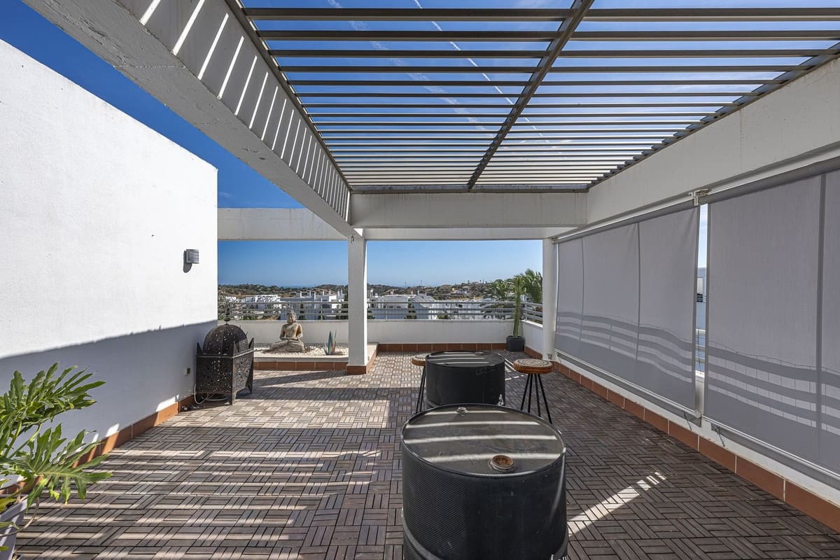 5 bedroom Penthouse for sale in La Cala de Mijas with pool - € 739,000 (Ref: 9540484)