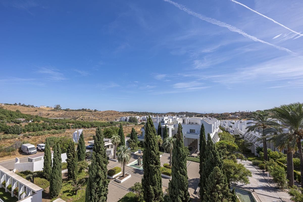 5 bedroom Penthouse for sale in La Cala de Mijas with pool - € 739,000 (Ref: 9540484)