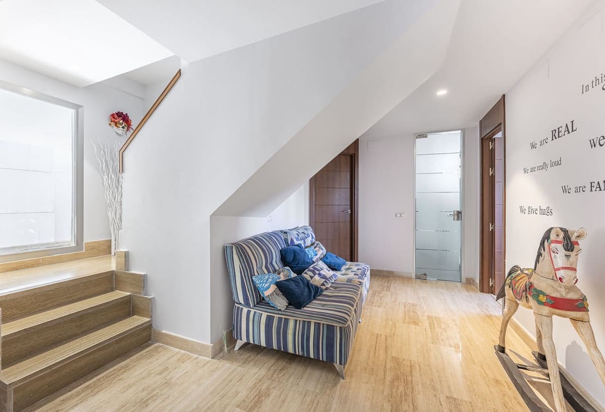 5 bedroom Penthouse for sale in La Cala de Mijas with pool - € 739,000 (Ref: 9540484)