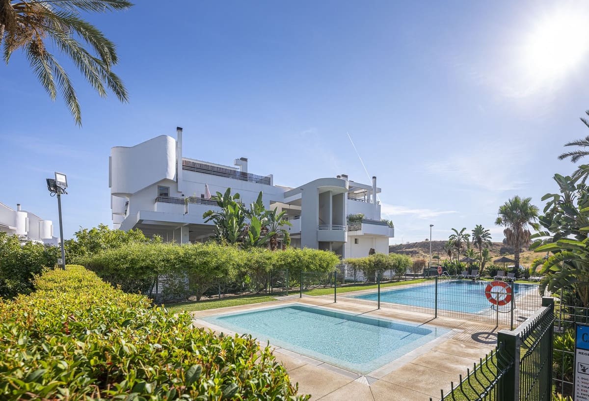 5 bedroom Penthouse for sale in La Cala de Mijas with pool - € 739,000 (Ref: 9540484)