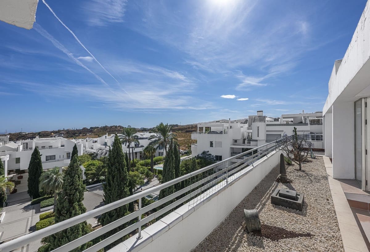 5 bedroom Penthouse for sale in La Cala de Mijas with pool - € 739,000 (Ref: 9540484)