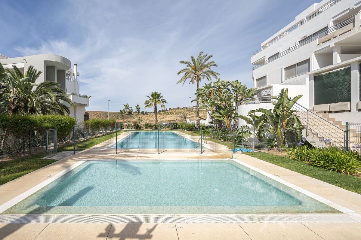 5 bedroom Penthouse for sale in La Cala de Mijas with pool - € 739,000 (Ref: 9540484)