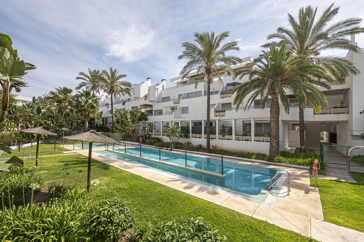 5 bedroom Penthouse for sale in La Cala de Mijas with pool - € 739,000 (Ref: 9540484)