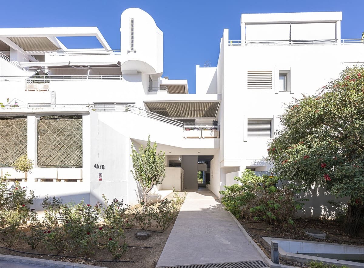 5 bedroom Penthouse for sale in La Cala de Mijas with pool - € 739,000 (Ref: 9540484)