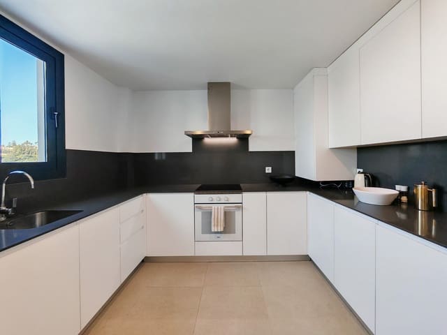 4 makuuhuone Kattohuoneisto myytävänä paikassa Centro, Estepona mukana uima-altaan - 750 000 € (Ref: 9540487)