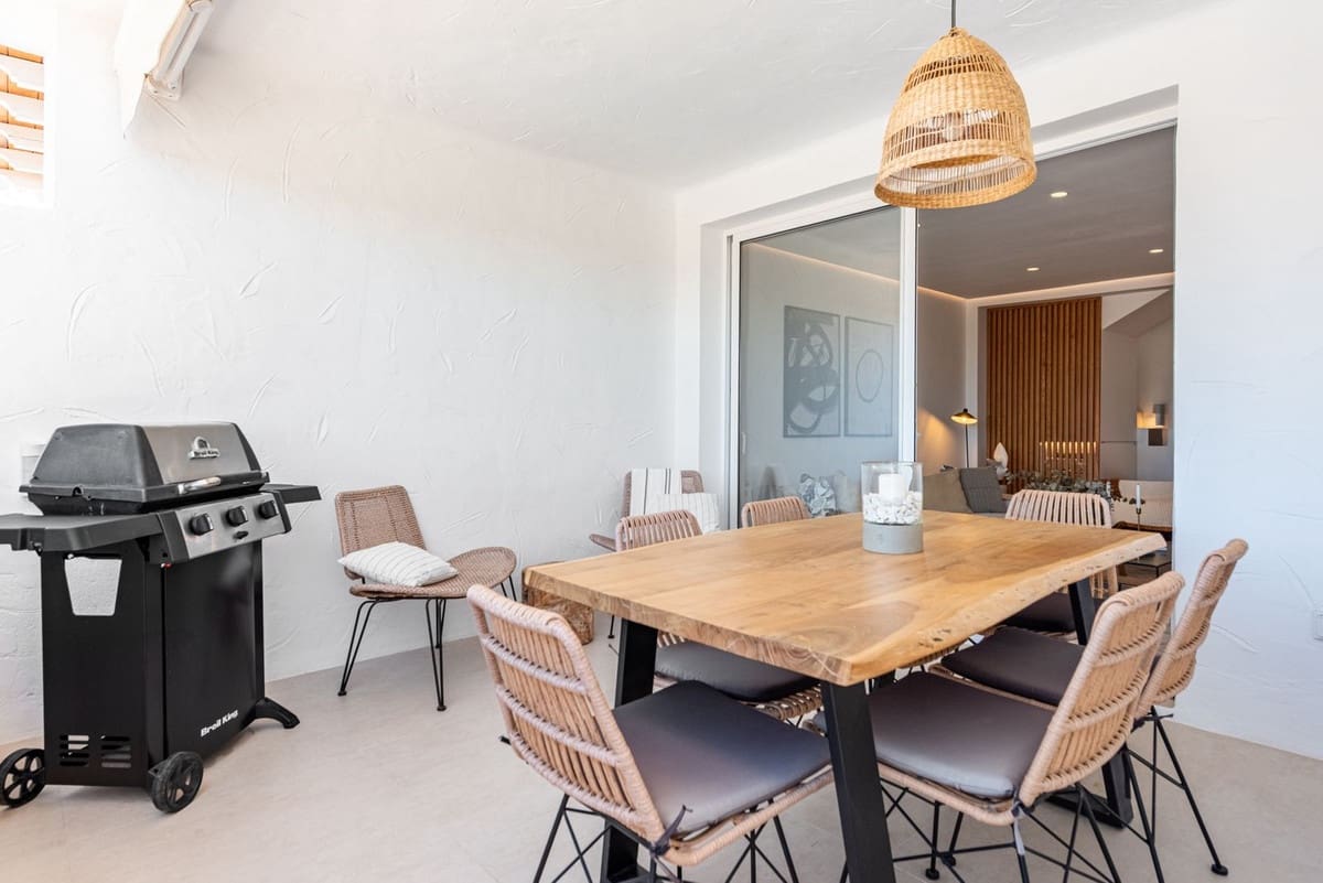 3 soverom Penthouse til salgs i Nueva Andalucia med svømmebasseng garasje - € 795 000 (Ref: 9540488)