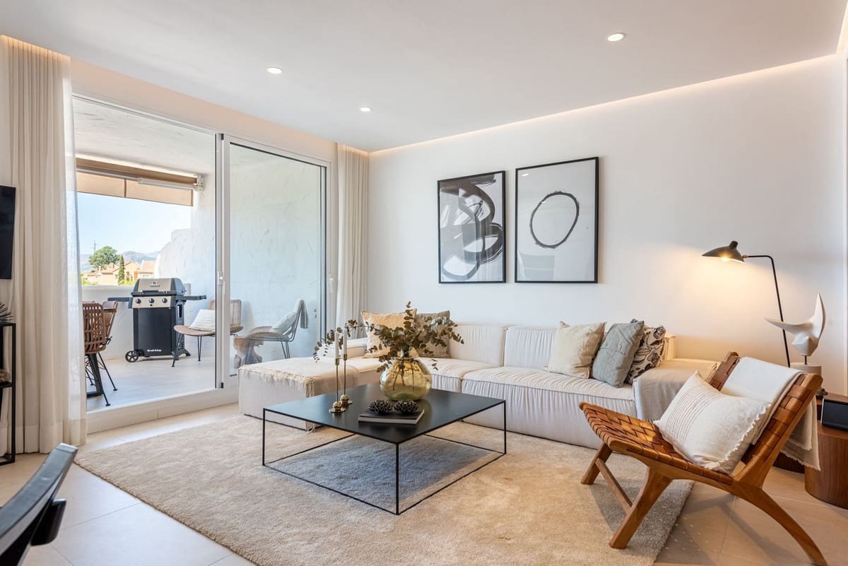 3 soverom Penthouse til salgs i Nueva Andalucia med svømmebasseng garasje - € 795 000 (Ref: 9540488)