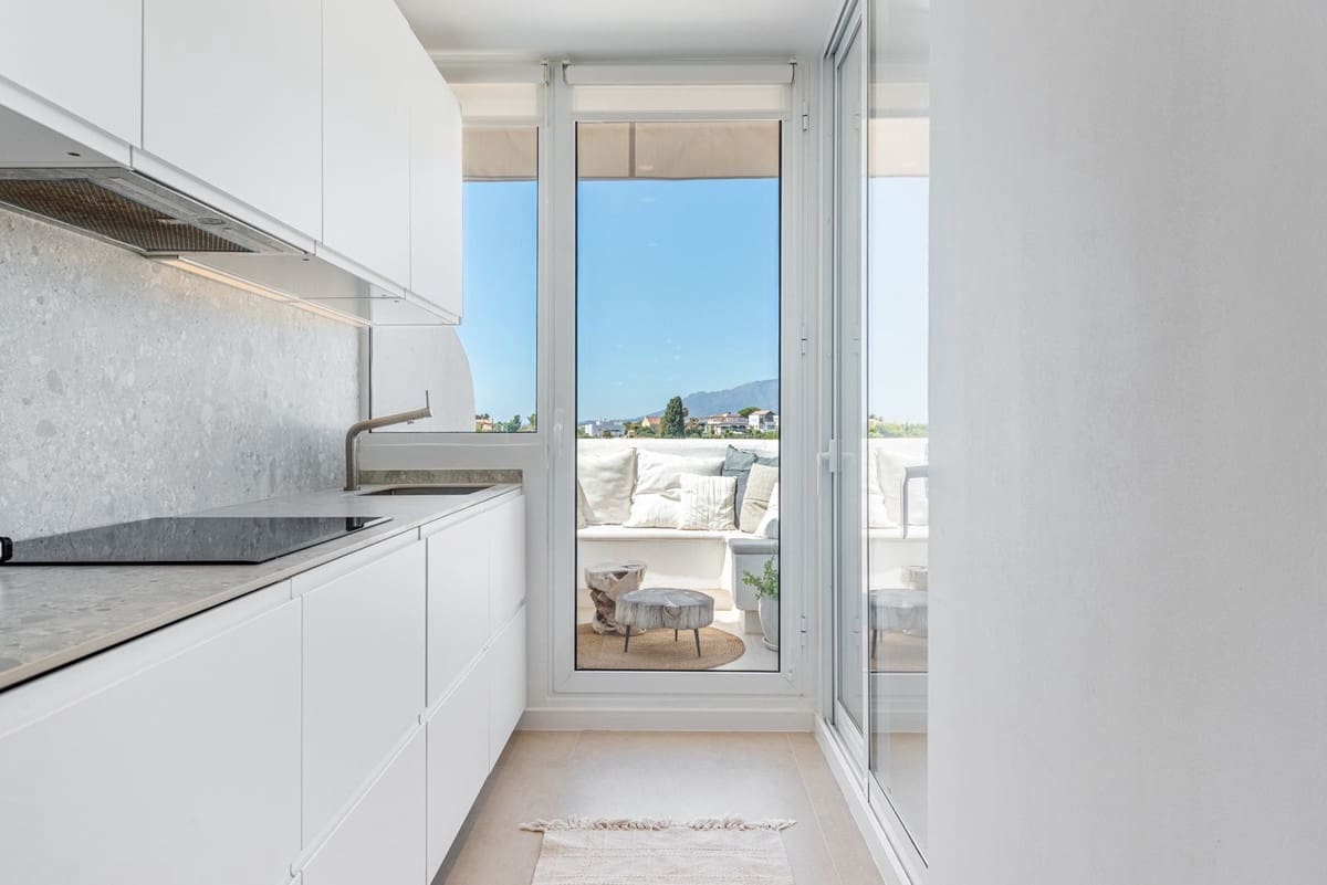 3 soverom Penthouse til salgs i Nueva Andalucia med svømmebasseng garasje - € 795 000 (Ref: 9540488)