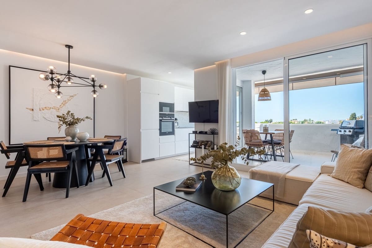 3 soverom Penthouse til salgs i Nueva Andalucia med svømmebasseng garasje - € 795 000 (Ref: 9540488)