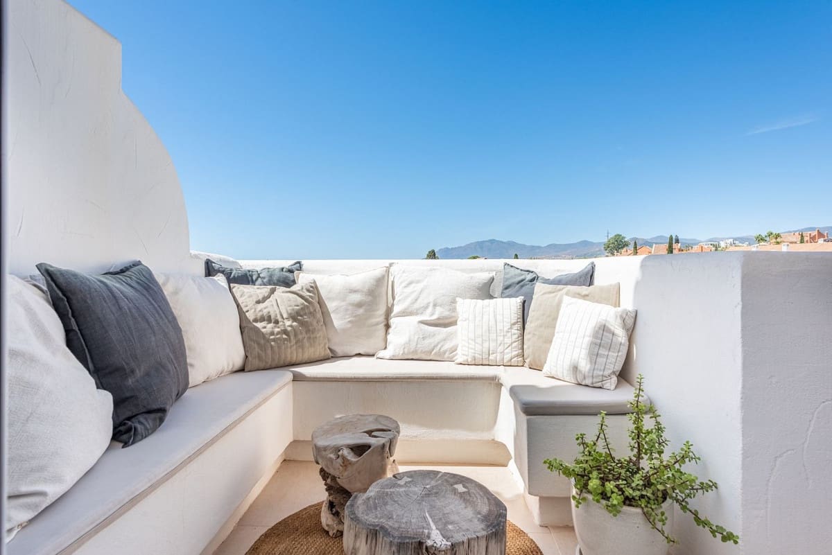 3 soverom Penthouse til salgs i Nueva Andalucia med svømmebasseng garasje - € 795 000 (Ref: 9540488)