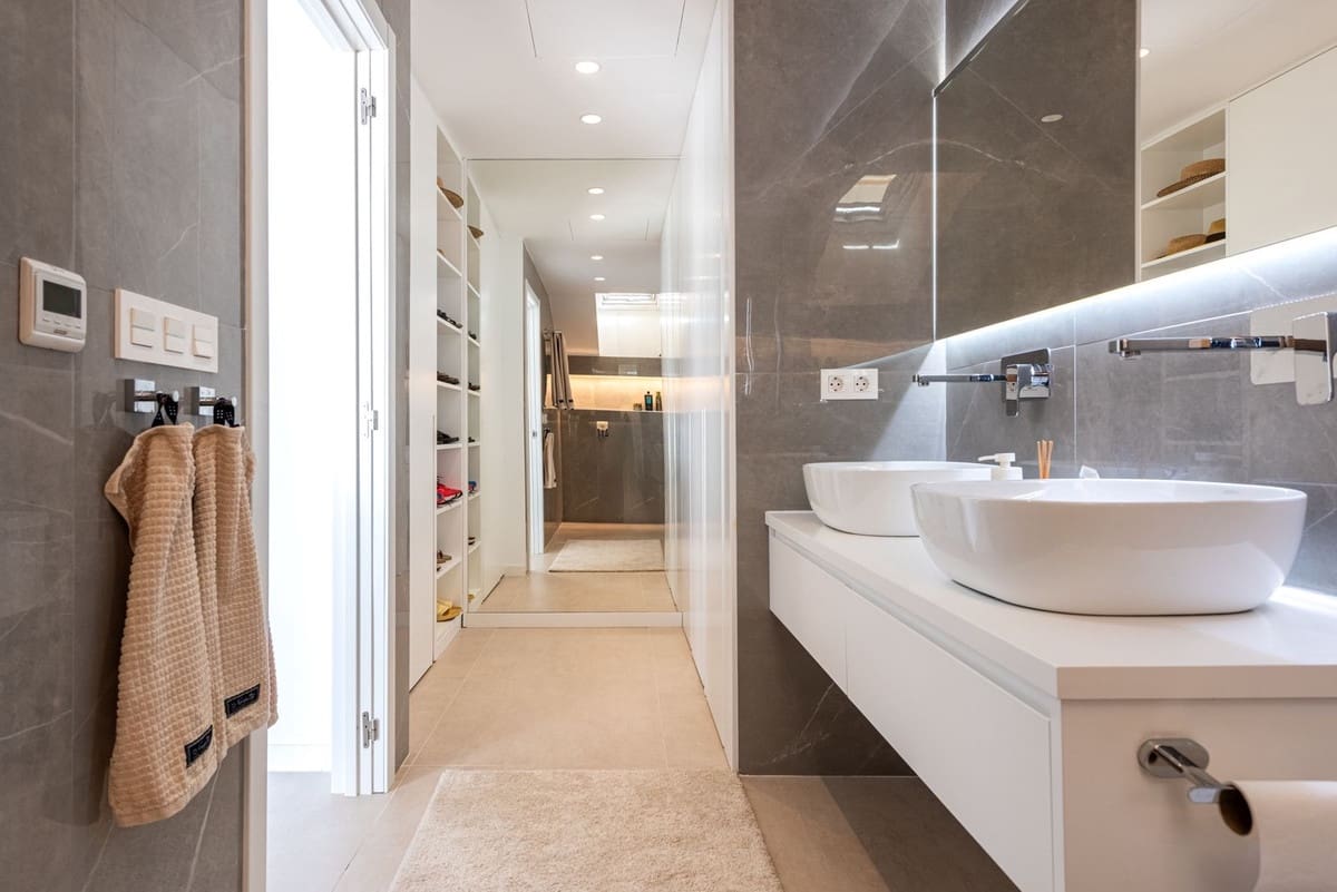 3 soverom Penthouse til salgs i Nueva Andalucia med svømmebasseng garasje - € 795 000 (Ref: 9540488)