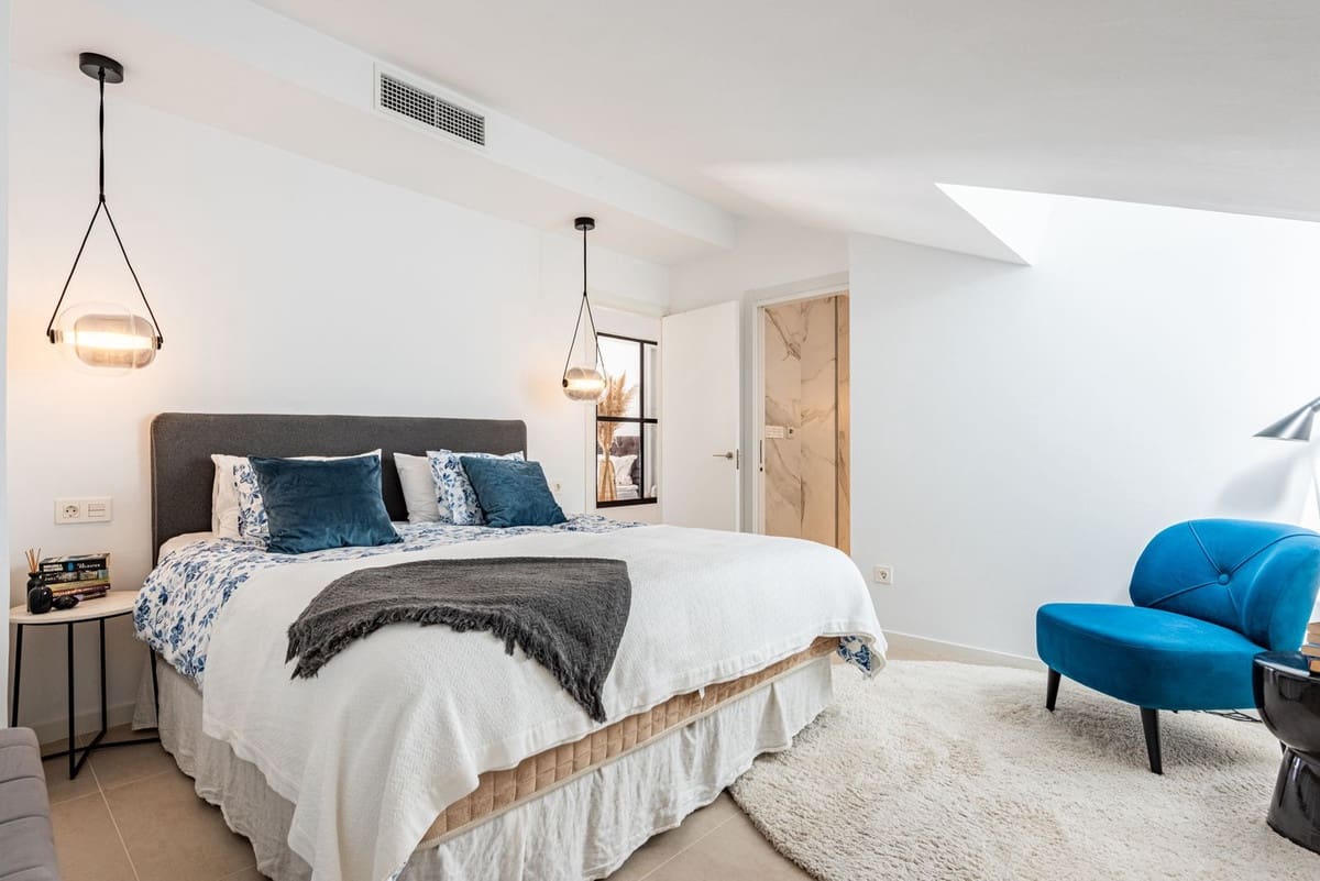 3 soverom Penthouse til salgs i Nueva Andalucia med svømmebasseng garasje - € 795 000 (Ref: 9540488)