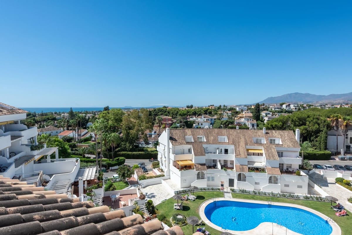 3 soverom Penthouse til salgs i Nueva Andalucia med svømmebasseng garasje - € 795 000 (Ref: 9540488)