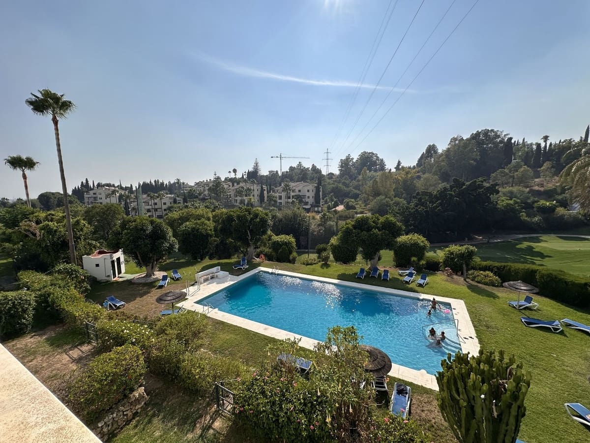 3 quarto Penthouse para venda em Benahavis com piscina - 825 000 € (Ref: 9540490)