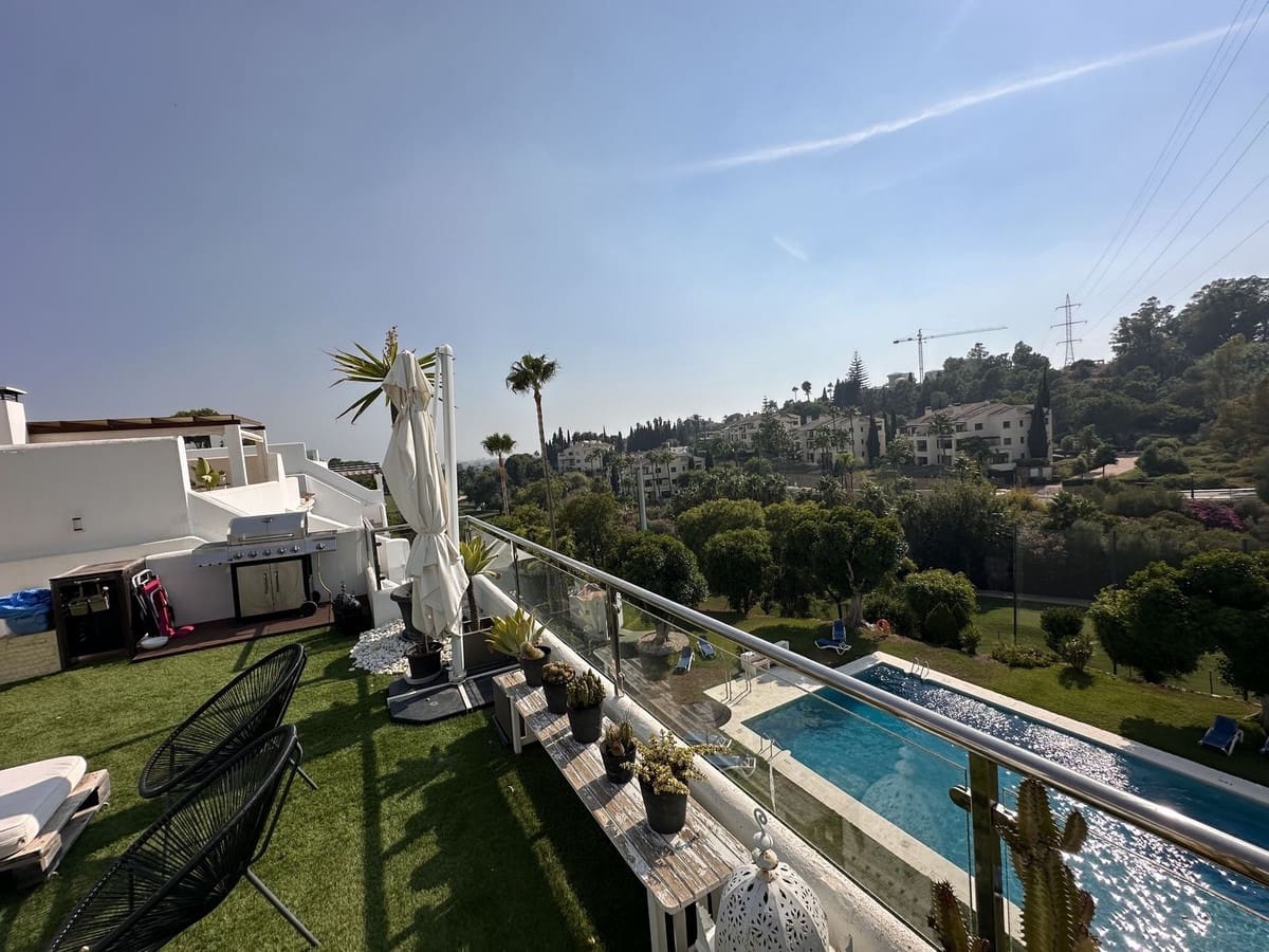 3 quarto Penthouse para venda em Benahavis com piscina - 825 000 € (Ref: 9540490)