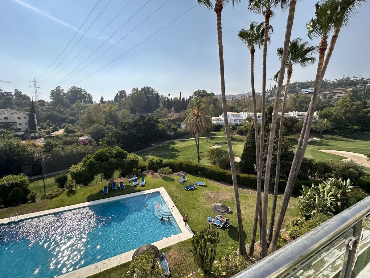 3 quarto Penthouse para venda em Benahavis com piscina - 825 000 € (Ref: 9540490)