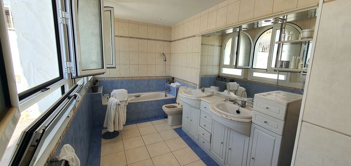 3 soveværelse Penthouse til salg i Marbesa med swimmingpool garage - € 825.000 (Ref: 9540491)