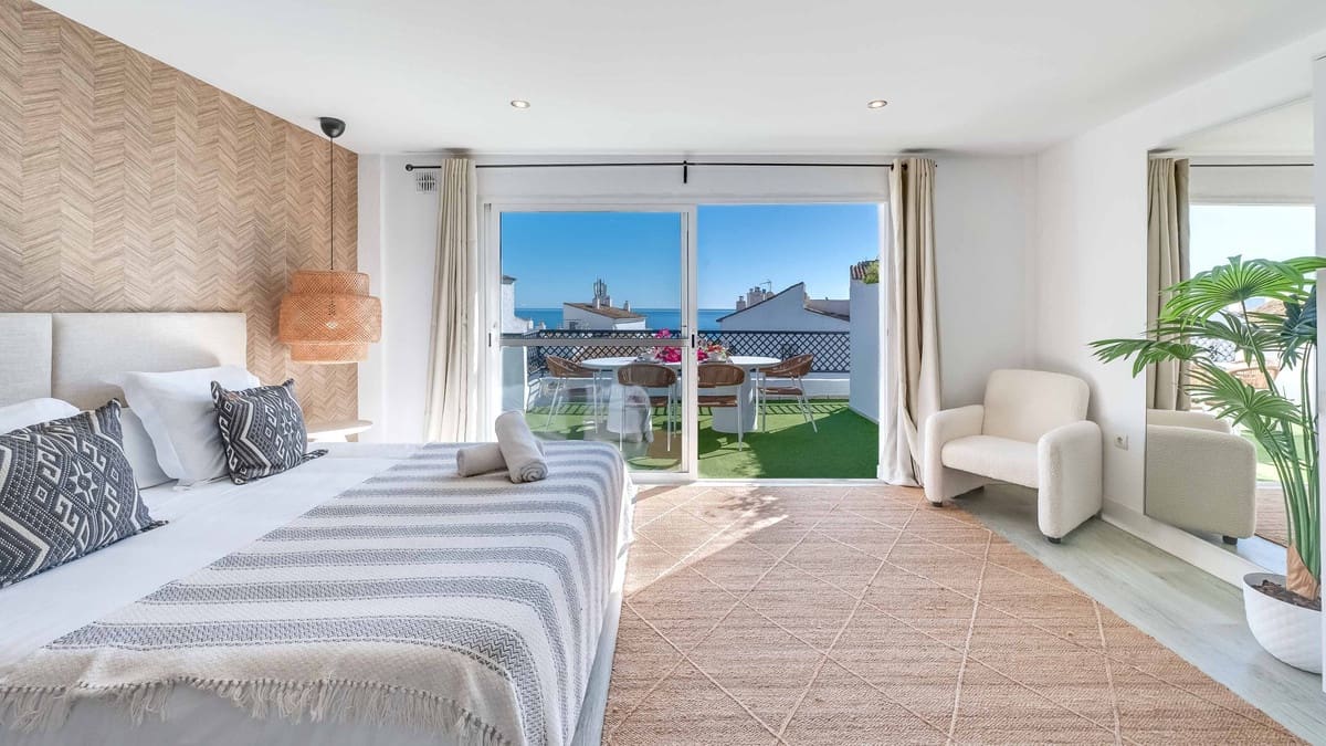 3 soverom Penthouse til salgs i Puerto Banus med svømmebasseng - € 850 000 (Ref: 9540494)