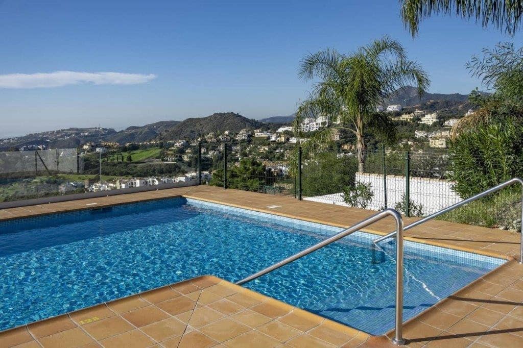 3 sypialnia Apartament na sprzedaż w Benahavis z basenem - 925 000 € (Ref: 9540498)