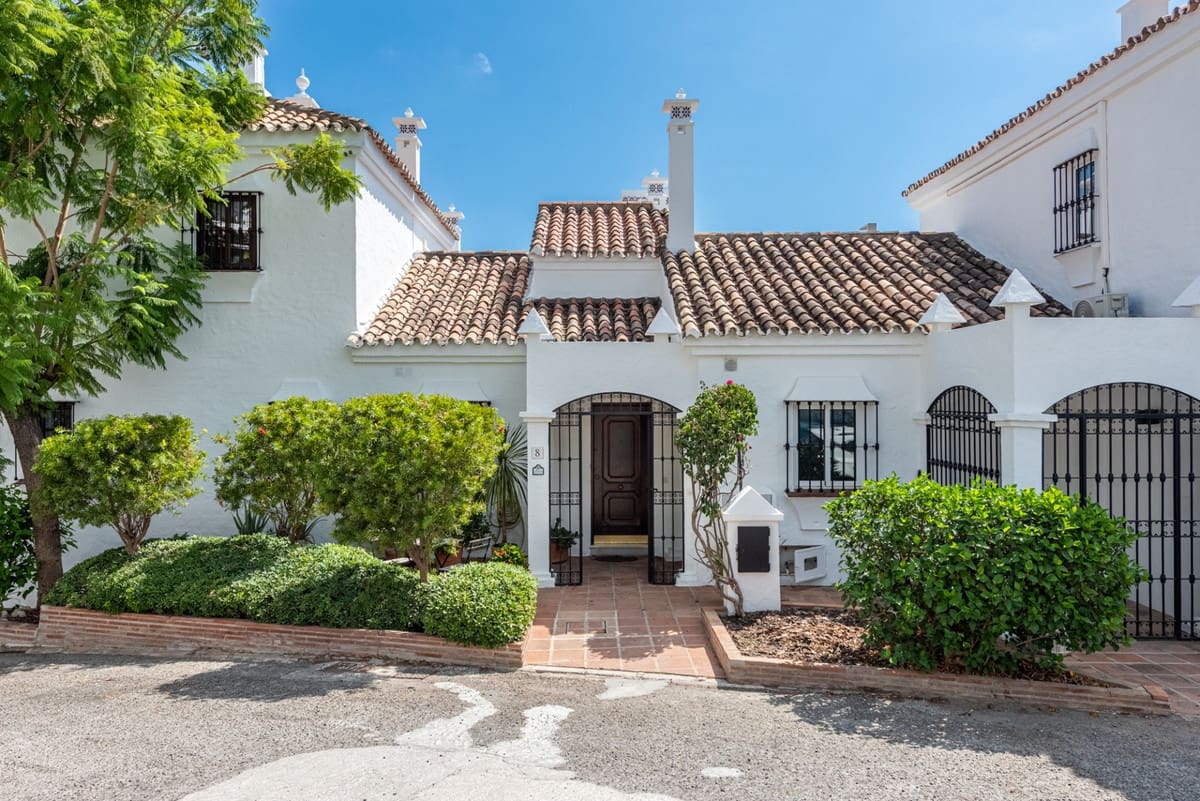 3 sypialnia Apartament na sprzedaż w Benahavis z basenem - 925 000 € (Ref: 9540498)