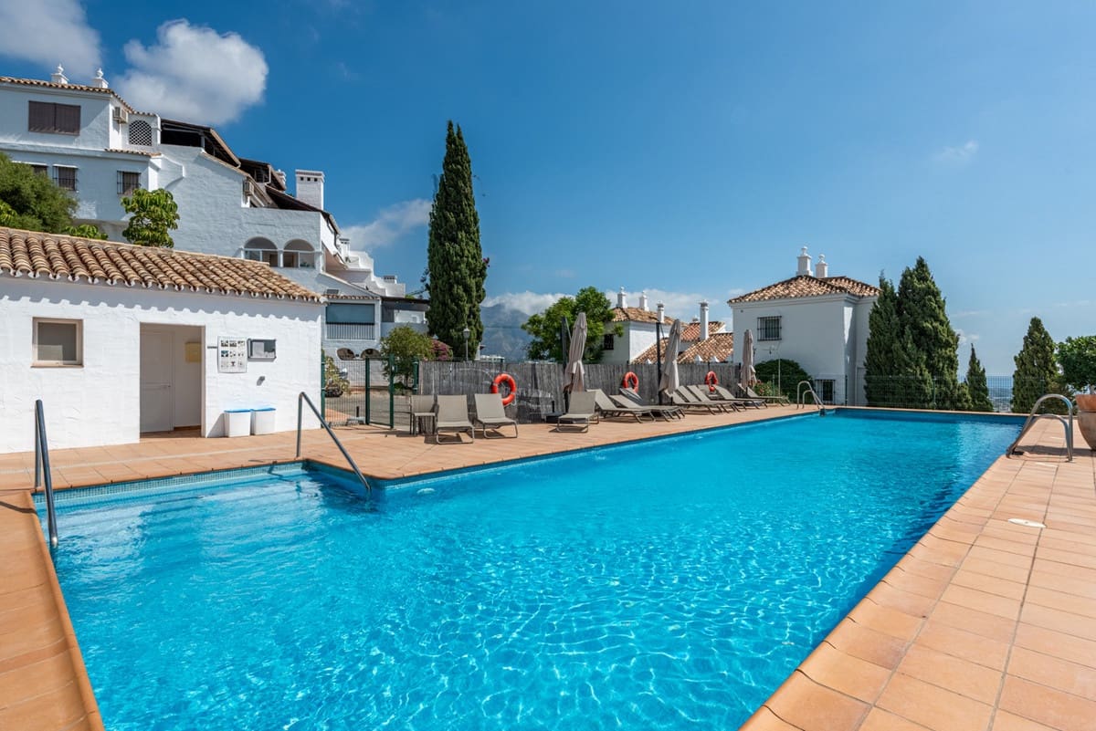 3 sypialnia Apartament na sprzedaż w Benahavis z basenem - 925 000 € (Ref: 9540498)