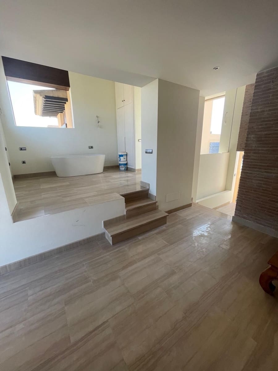 3 makuuhuone Kattohuoneisto myytävänä paikassa Estepona mukana uima-altaan 
autotalli - 950 000 € (Ref: 9540500)