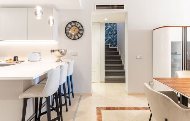 3 slaapkamer Penthouse te koop in Atalaya-Isdabe, Estepona met zwembad - € 950.000 (Ref: 9540501)