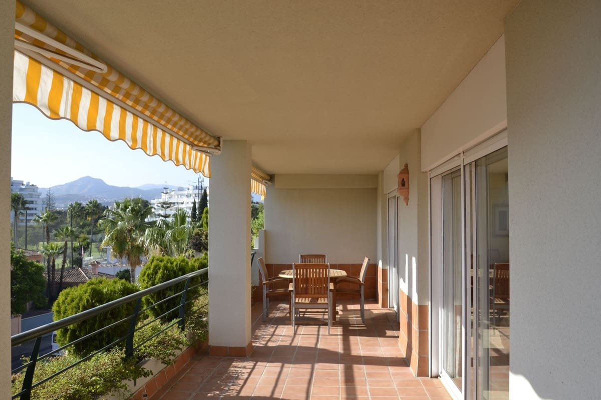 4 soveværelse Penthouse til salg i Guadalmina med swimmingpool garage - € 950.000 (Ref: 9540502)