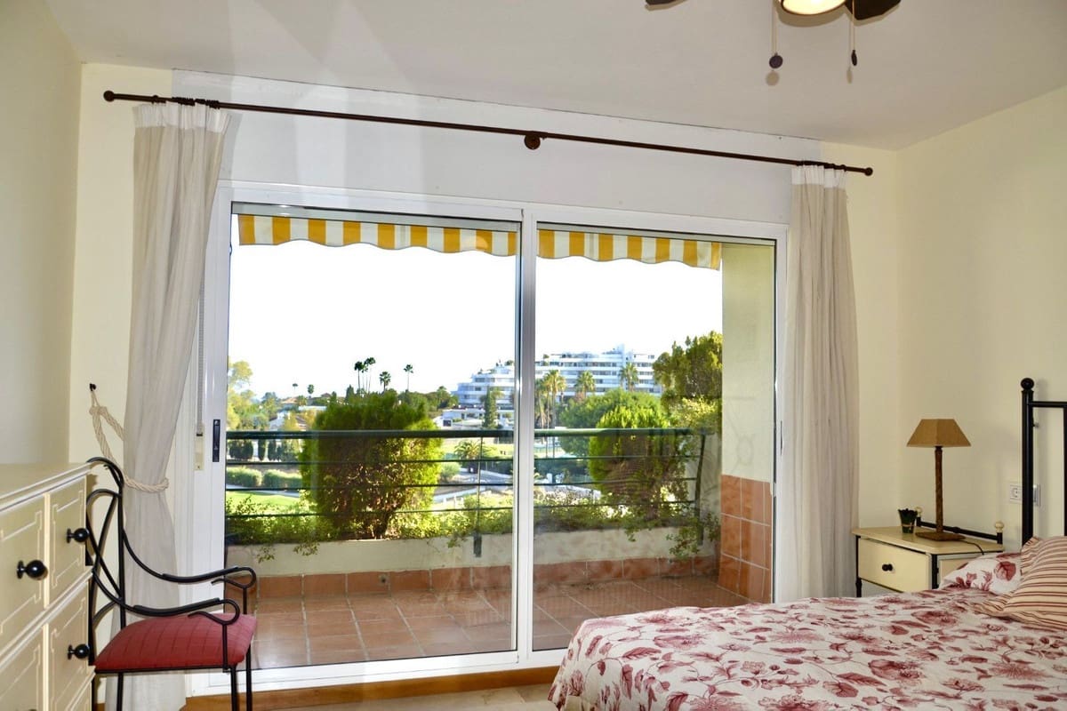 4 soveværelse Penthouse til salg i Guadalmina med swimmingpool garage - € 950.000 (Ref: 9540502)