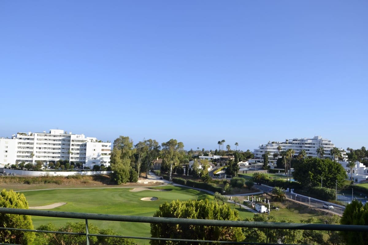 4 soveværelse Penthouse til salg i Guadalmina med swimmingpool garage - € 950.000 (Ref: 9540502)