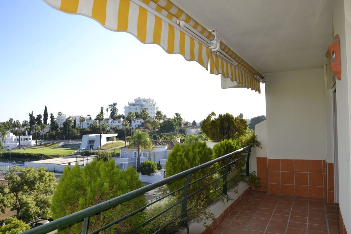 4 soveværelse Penthouse til salg i Guadalmina med swimmingpool garage - € 950.000 (Ref: 9540502)