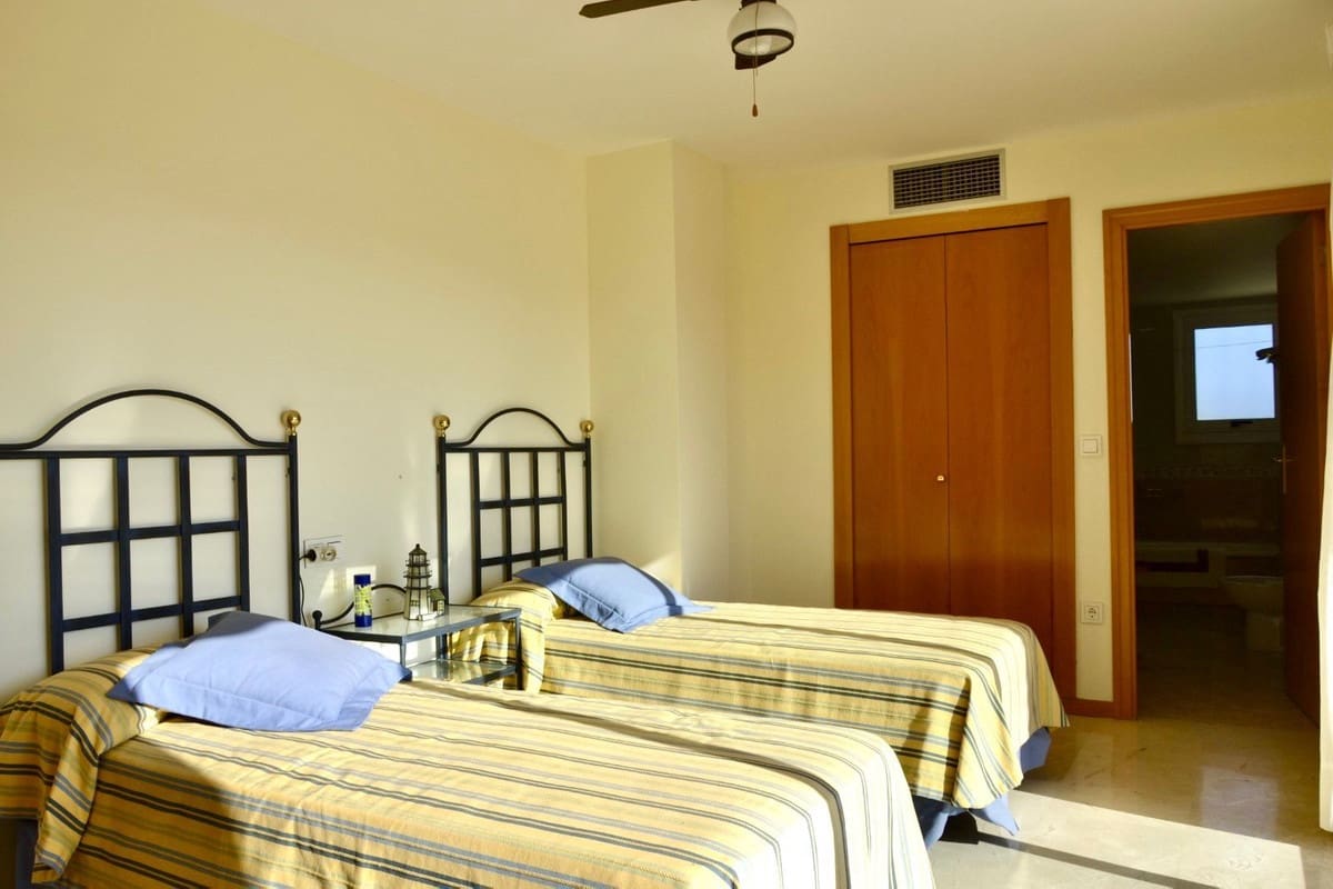 4 soveværelse Penthouse til salg i Guadalmina med swimmingpool garage - € 950.000 (Ref: 9540502)