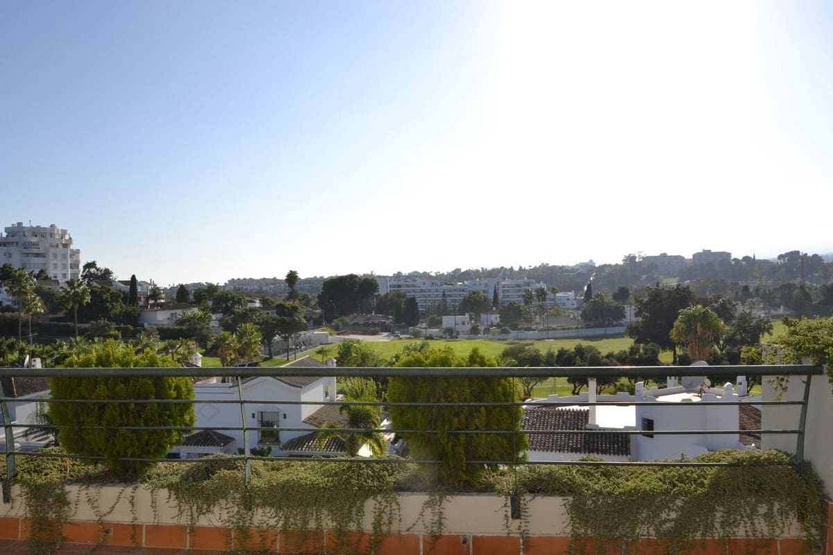 4 soveværelse Penthouse til salg i Guadalmina med swimmingpool garage - € 950.000 (Ref: 9540502)