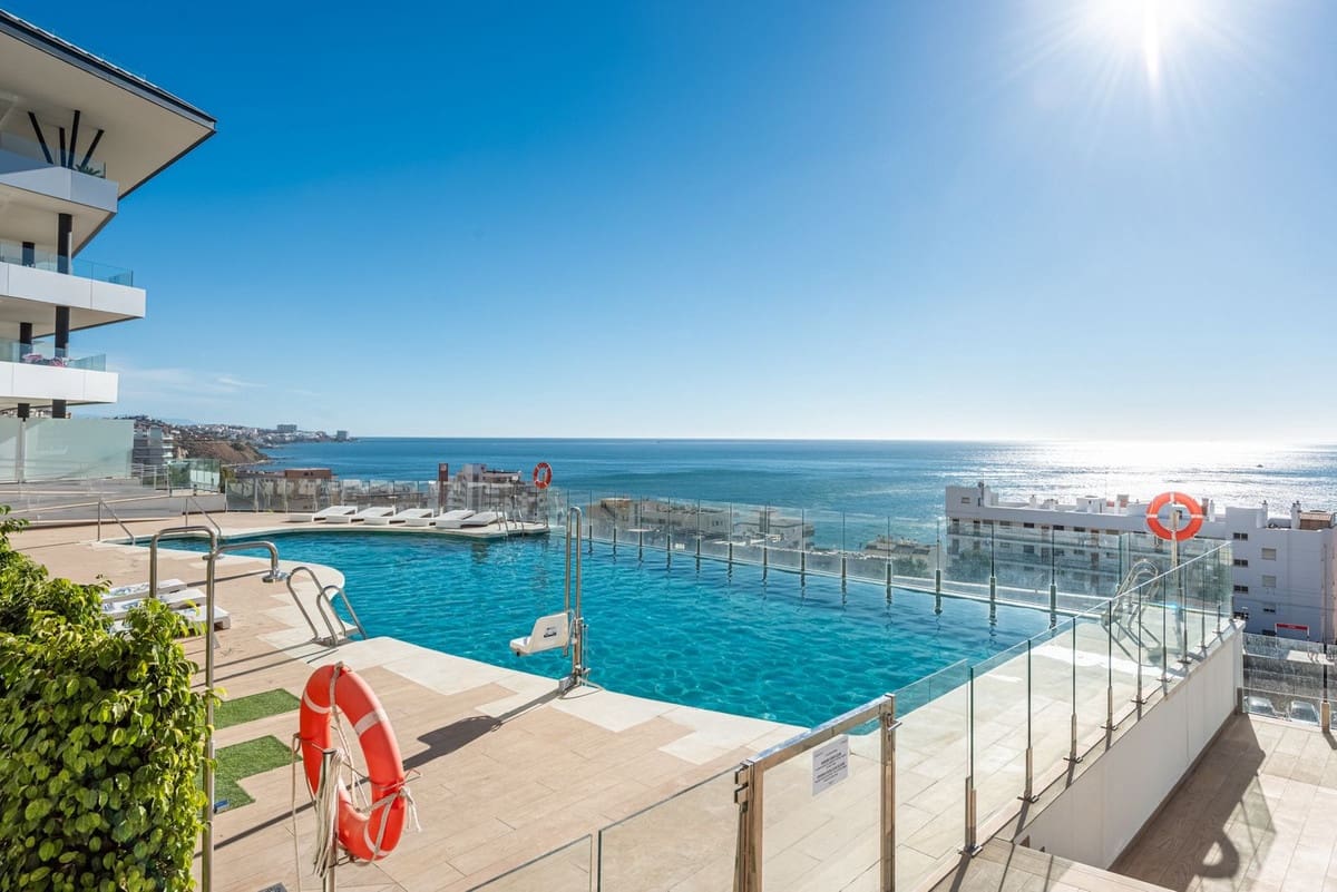 Ático de 2 habitaciones en Fuengirola en venta con piscina - 970.000 € (Ref: 9540504)