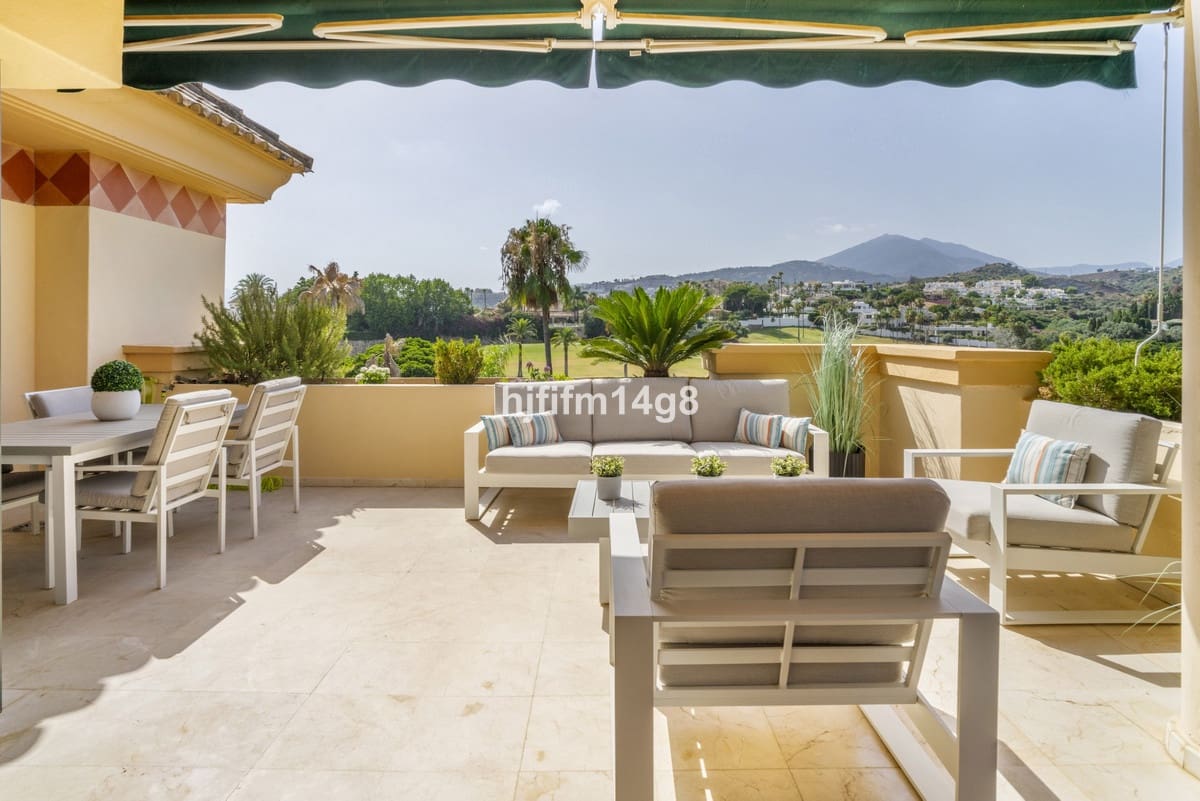 2 bedroom Penthouse for sale in Nueva Andalucia with pool - € 975,000 (Ref: 9540505)