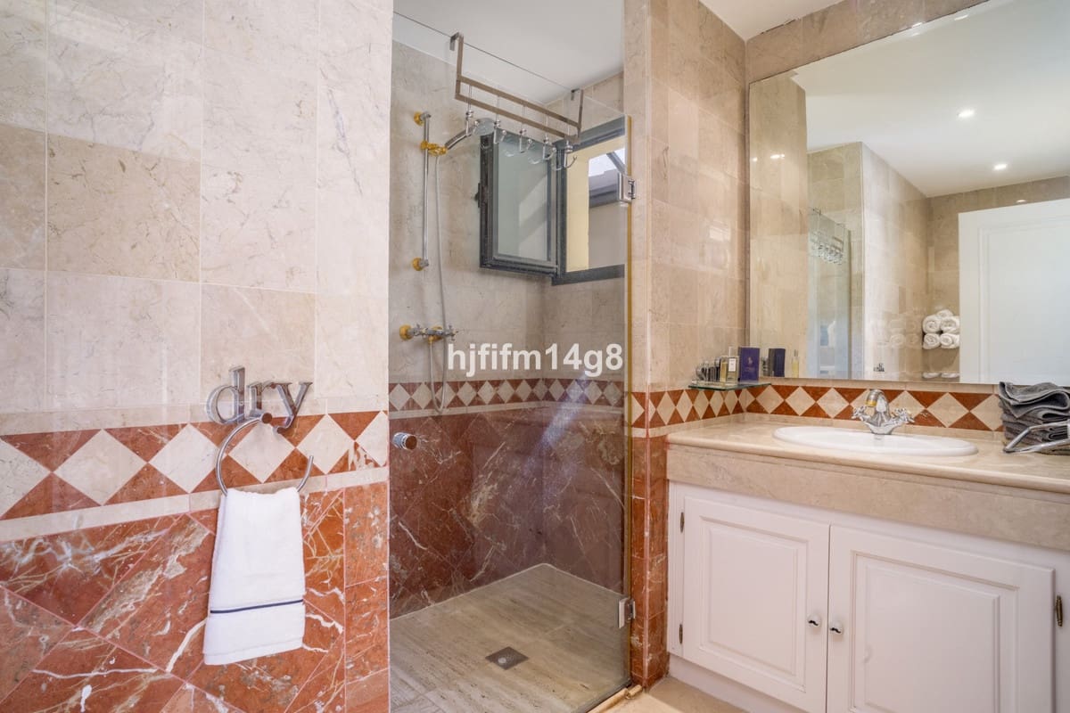 2 bedroom Penthouse for sale in Nueva Andalucia with pool - € 975,000 (Ref: 9540505)