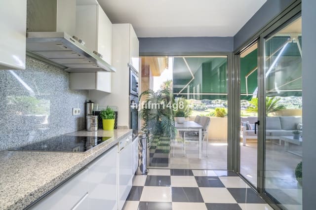 2 bedroom Penthouse for sale in La Dama de Noche - La Alzambra, Marbella with pool - € 975,000 (Ref: 9540505)