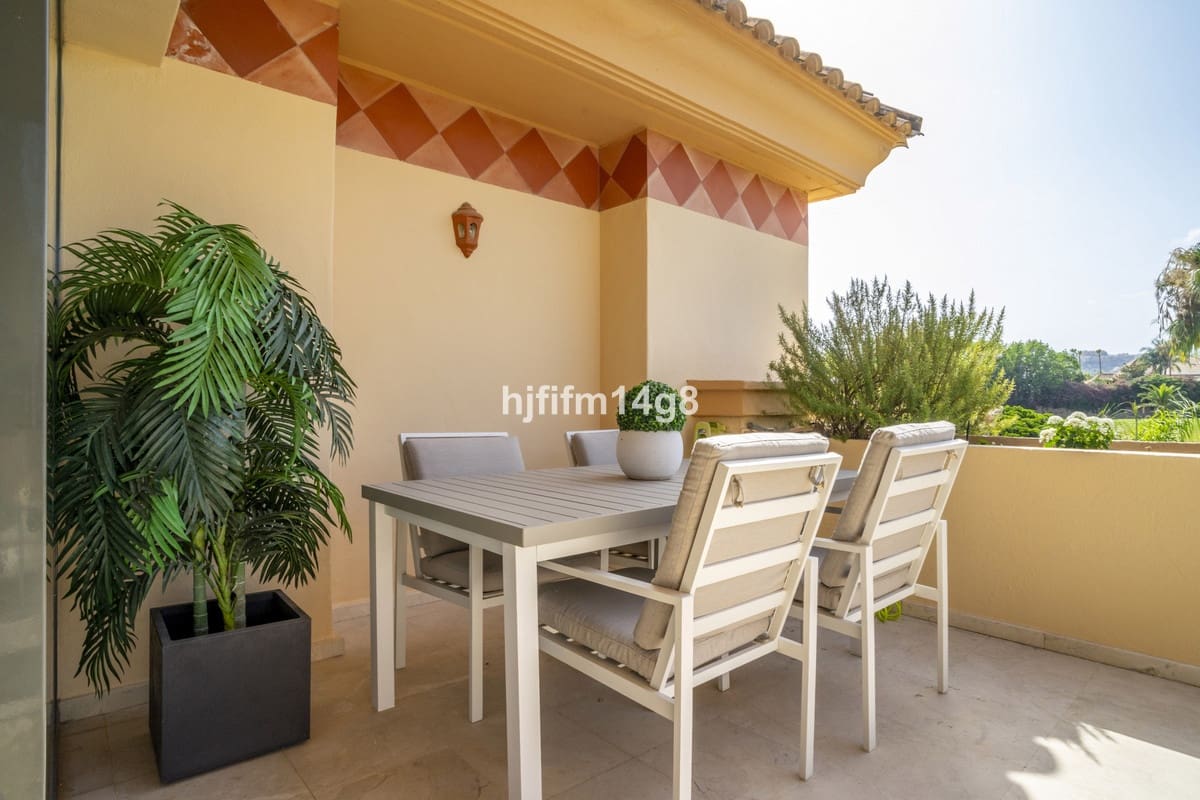 2 bedroom Penthouse for sale in Nueva Andalucia with pool - € 975,000 (Ref: 9540505)