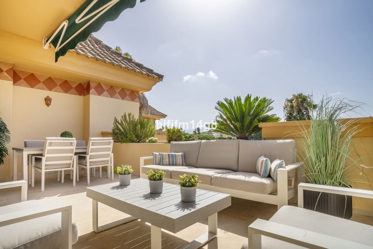 2 bedroom Penthouse for sale in Nueva Andalucia with pool - € 975,000 (Ref: 9540505)
