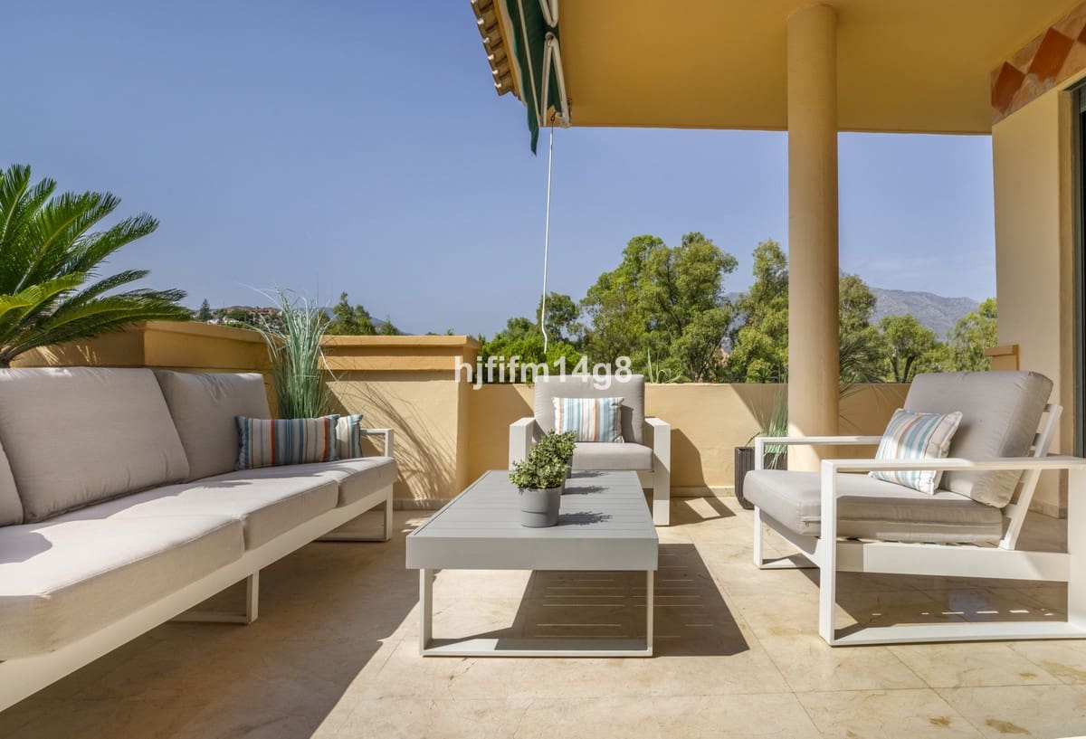 2 bedroom Penthouse for sale in Nueva Andalucia with pool - € 975,000 (Ref: 9540505)