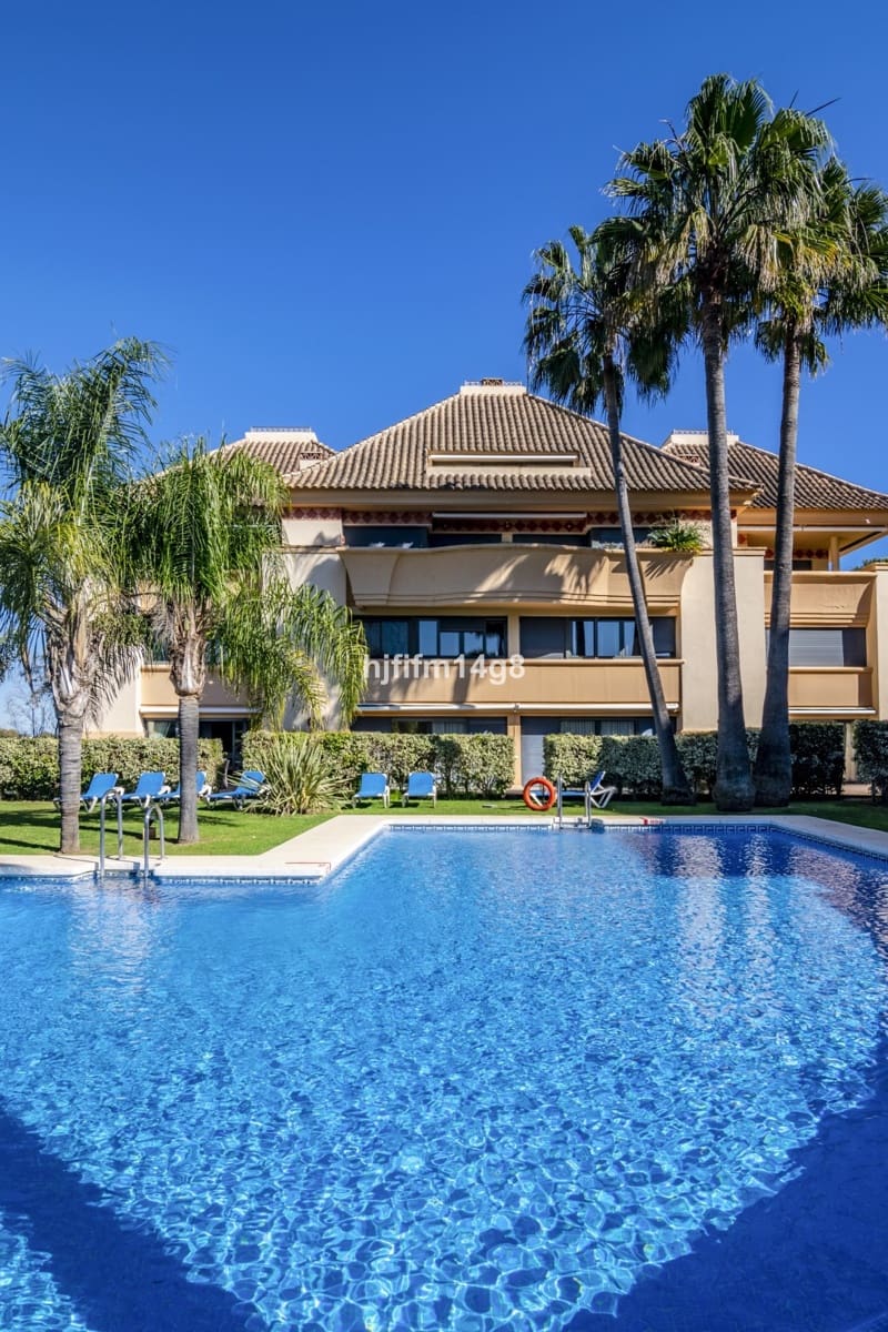 2 bedroom Penthouse for sale in Nueva Andalucia with pool - € 975,000 (Ref: 9540505)